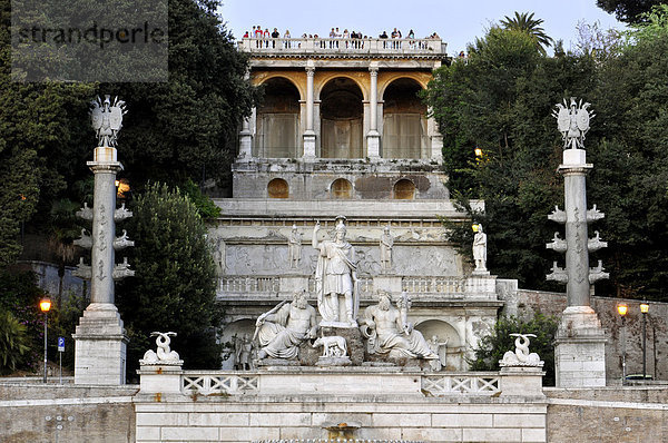 Pincio-Terrasse  Statuen-Gruppe Göttin Roma zwischen Tiber und Aniene  Piazza del Popolo  Rom  Latium  Italien  Europa