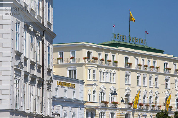 Landestheater und Hotel Bristol am Makartplatz  Salzburg  Österreich  Europa
