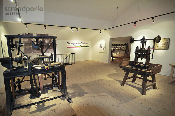 Werkstatt mit Drehbank  Bauernhofmuseum Glentleiten  Bayern  Deutschland  Europa
