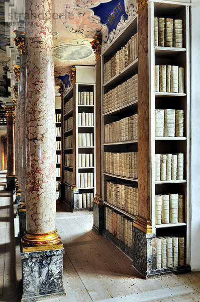 Bibliothek in der Benediktinerabtei Ottobeuren  Bayern  Deutschland  Europa