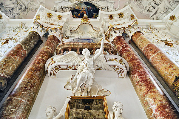 Engel mit Fanfare  Kaisersaal in der Benediktinerabtei Ottobeuren  Bayern  Deutschland  Europa