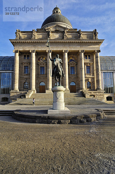 Reiterdenkmal  Otto von Wittelsbach Herzog von Bayern vor Staatskanzlei  München  Bayern  Deutschland  Europa