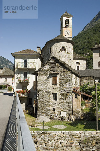 Pfarrkirche Madonna degli Angeli  Lavertezzo  Tessin  Schweiz  Europa
