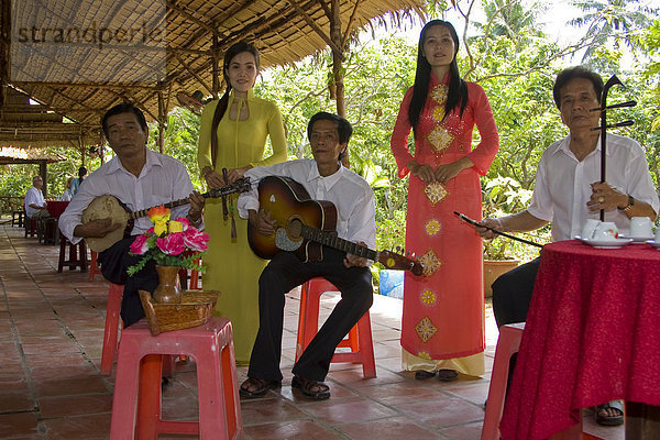 Vietnamesische Folklore-Musikgruppe im Mekong-Delta  Vietnam  Asien