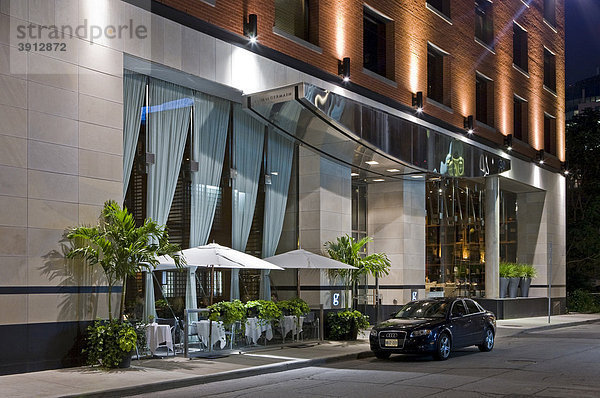 Audi geparkt vor dem Hoteleingang  Luxushotel Le Germain  Toronto  Kanada