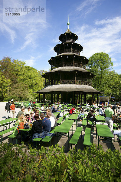 Chinesischer Turm im Englischer Garten  München  Bayern  Deutschland  Europa
