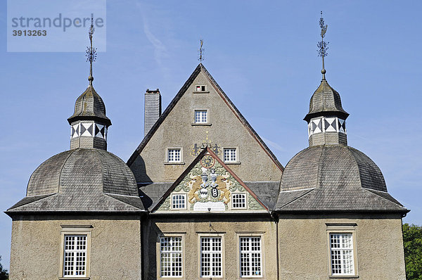 Schloss Neuenhof  Wasserschloss  Baudenkmal  Lüdenscheid  Märkischer Kreis  Sauerland  Nordrhein-Westfalen  Deutschland  Europa