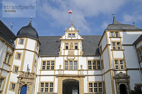 Schloss Neuhaus  Wasserschloss  Weserrenaissance  Paderborn  Nordrhein-Westfalen  Deutschland  Europa