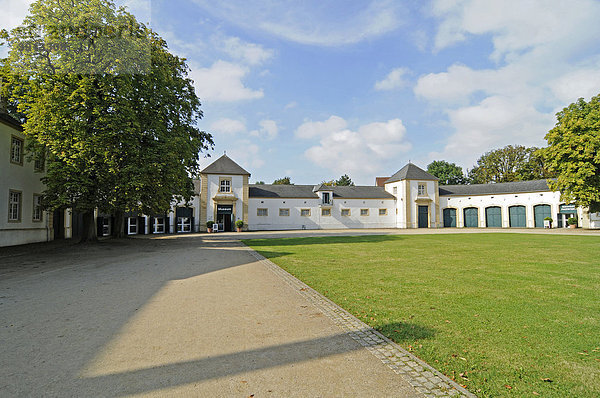 Historisches Museum  Marstall  Schloss Neuhaus  Wasserschloss  Weserrenaissance  Paderborn  Nordrhein-Westfalen  Deutschland  Europa
