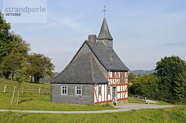 Kapellenschule  Kapelle  historisches Fachwerkhaus  Freilichtmuseum  westfälisches Landesmuseum für Volkskunde  Detmold  Nordrhein-Westfalen  Deutschland  Europa