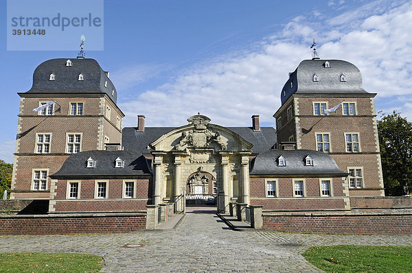 Schloss  Wasserschloss  Barock  technische Akademie  Ahaus  Münsterland  Nordrhein-Westfalen  Deutschland  Europa