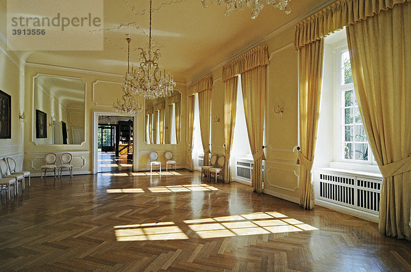 Festsaal  Saal  Inneneinrichtung  Mobiliar  Schloss Dyck  Wasserschloss  Barock  Museum  Jüchen  Niederrhein  Nordrhein-Westfalen  Deutschland  Europa