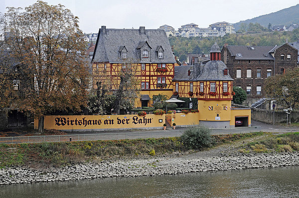 Historisches Wirtshaus  Gaststätte  Fluss Lahn  Lahnstein  Rheinland-Pfalz  Deutschland  Europa