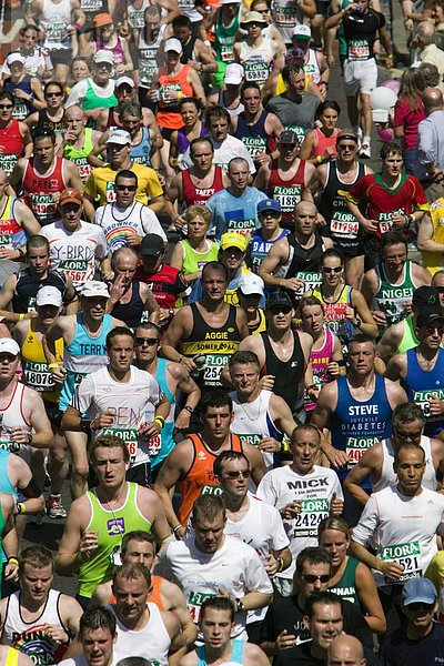 Hauptfeld der Läufer im London Marathon  London  England  Großbritannien  Europa