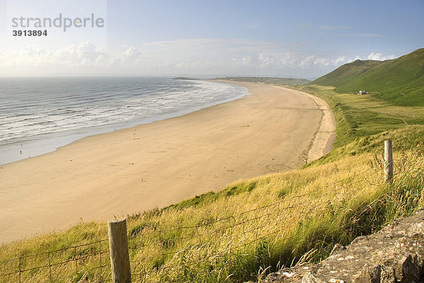 Langer Strand  Sandstrand  Hügelkette  Rhossili Beach  Gower Peninsula  Wales  Großbritannien  Europa