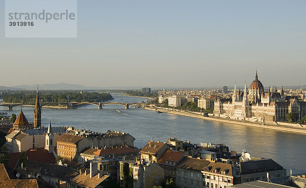 Parlament  Parlamentsgebäude  Donau  Budapest  Ungarn  Europa