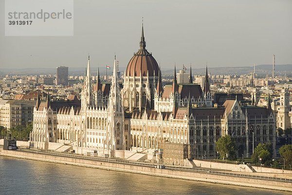 Parlament  Parlamentsgebäude  Donau  Budapest  Ungarn  Europa