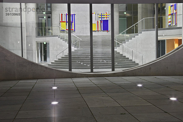 Detailansicht der Fassade des Marie-Elisabeth-Lüders-Hauses am Spreebogen im Regierungsviertel  Bezirk Mitte  Berlin  Deutschland  Europa