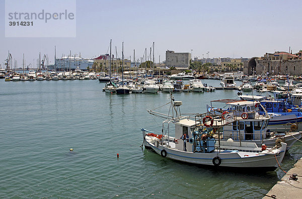 Venezianischer Hafen  Jachten und Fischerboote  Heraklion  Iraklion  Kreta  Griechenland  Europa