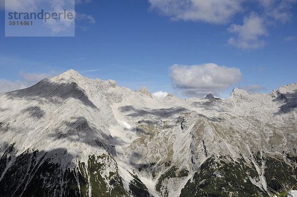 Blick von Suntigerspitze auf die Vomperkette  Karwendelgebirge  Tirol  Österreich