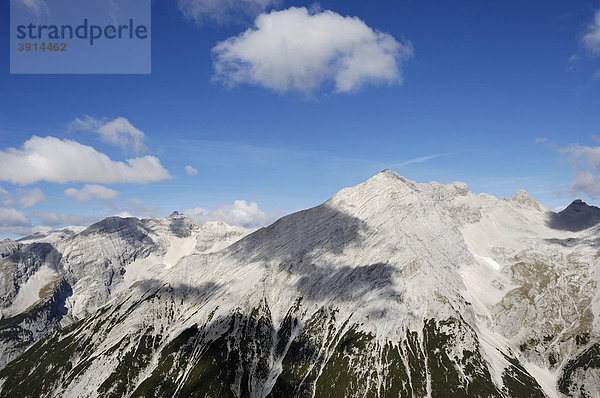 Blick von Suntigerspitze auf die Vomperkette  Karwendelgebirge  Tirol  Österreich