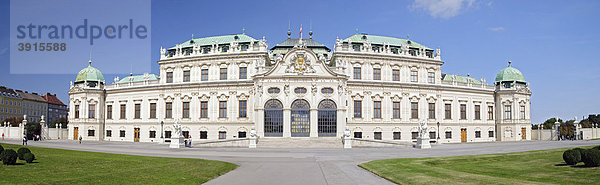 Schloss Belvedere  Panorama aus 3 Einzelbildern  Oberes Belvedere  Südseite  Wien  Österreich  Europa
