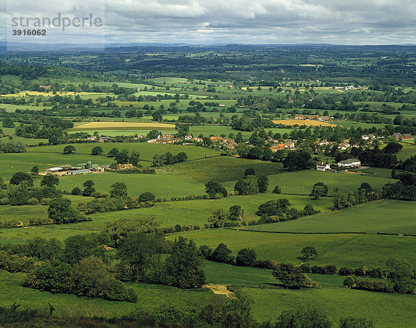 Englische Landschaft im Vale of Gloucester Tal  England  Vereinigtes Königreich  Europa