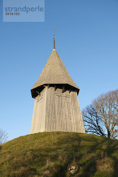 Freistehender Holzturm der Feldsteinkirche St. Jakobi  Schwabstedt  Nordfriesland  Schleswig-Holstein  Norddeutschland  Europa