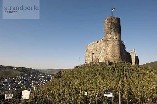Burg Landshut mit dem Stadtteil Kues  Bernkastel-Kues  Mosel Rheinland-Pfalz  Deutschland  Europa