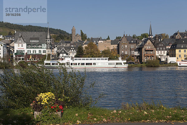 Ortsteil Traben von Traben-Trarbach  Fahrgastschiffe auf der Mosel  Rheinland-Pfalz  Deutschland  Europa