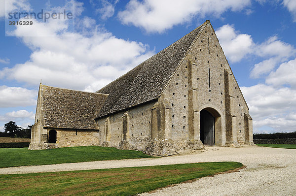 Zehntscheune  13. Jahrhundert  Klostergebäude aus dem Mittelalter  Great Coxwell  Oxfordshire  England  Vereinigtes Königreich  Europa