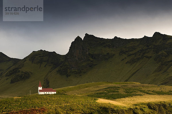 Kirche in Vik  Island  Europa