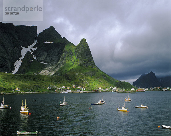 Hafen  Reine  Lofoten  Norwegen  Skandinavien  Europa