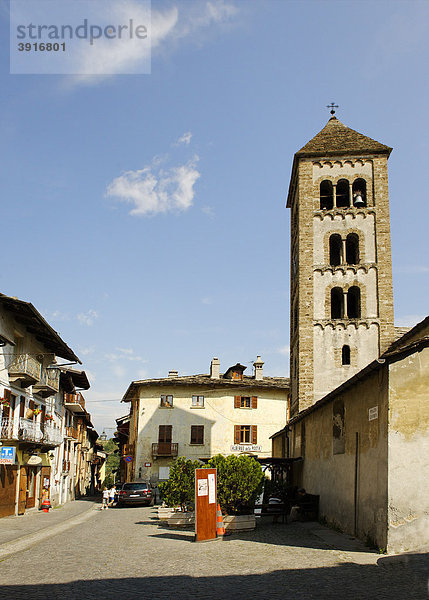 Dorfkirche San Pietro Apostolo  Exilles  im Susa Tal  Provinz Turin  Piemont  Italien  Europa