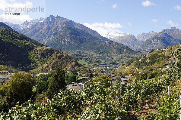 Von St. Pierre zur Ruine Chateau Argent  Aostatal  Piemont  Italien  Europa