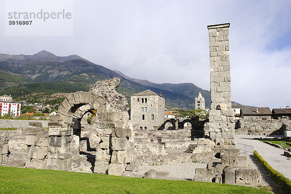 Ruinen des römischen Theaters  Aosta  Aostatal  Piemont  Italien  Europa