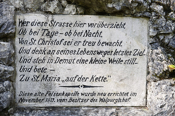 Tafel an der Kapelle Maria auf der Kette  Aschau  Chiemgau  Oberbayern  Bayern  Deutschland  Europa