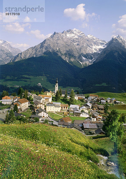 Ftan mit der Pisocgruppe  Unterengadin  Kanton Graubünden  Schweiz  Europa Kanton Graubünden