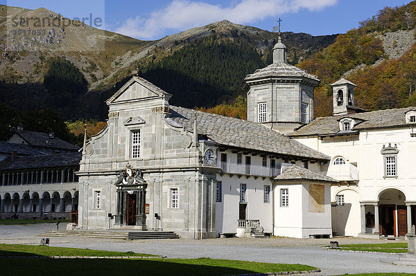 Ursprüngliche Wallfahrtskirche Santa Maria  Sacro Monte di Oropa  Heiliger Berg von Oropa  Marienwallfahrtsort  Provinz Biella  Piemont  Italien  Europa