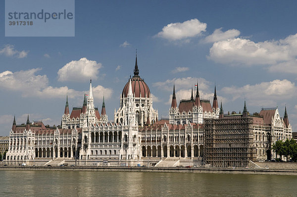 Parlamentsgebäude an der Donau  Budapest  Ungarn  Europa