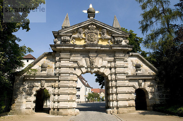 Das barocke Nürnberger Tor ist Teil der Festungsanlage  Forchheim  Fränkische Schweiz  Franken  Bayern  Deutschland  Europa