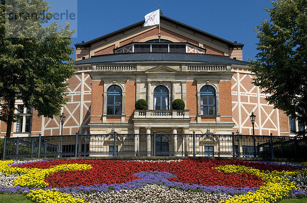 Das Festspielhaus der Wagnerfestspiele auf dem Grünen Hügel  Bayreuth  Fränkische Schweiz  Franken  Bayern  Deutschland  Europa