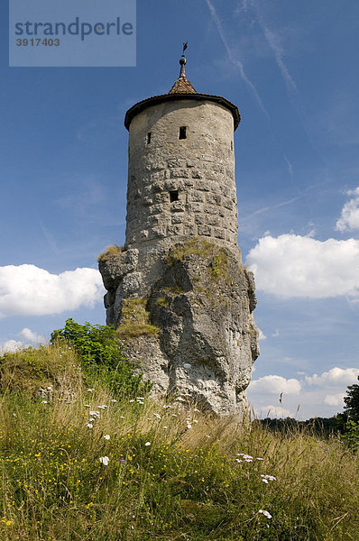 Der Steinerne Beutel ist Wahrzeichen und Turm der Burganlage von Waischenfeld  Wiesenttal  Fränkische Schweiz  Franken  Bayern  Deutschland  Europa