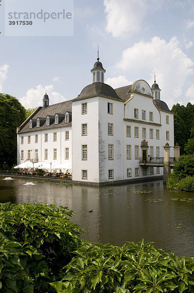 Das Wasserschloss in Essen-Borbeck  Ruhrgebiet  Nordrhein-Westfalen  Deutschland  Europa