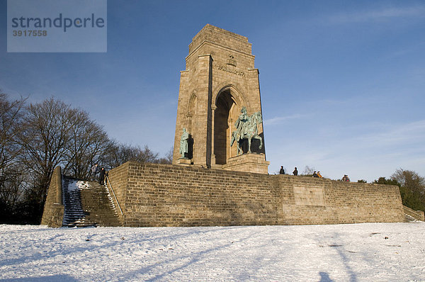 Kaiser-Wilhelm-Denkmal auf der Hohensyburg  Dortmund  Ruhrgebiet  Nordrhein-Westfalen  Deutschland  Europa