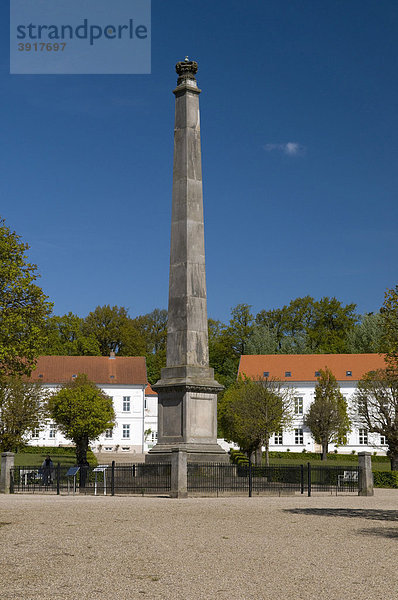 Obelisk am Circus in Putbus  Insel Rügen  Mecklenburg-Vorpommern  Deutschland  Europa