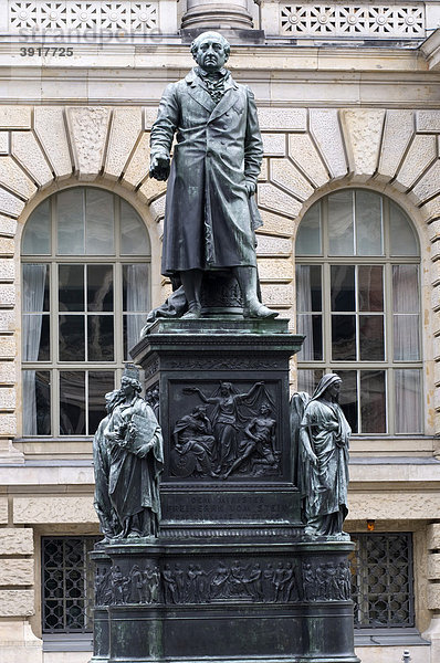 Minister Freiherr vom Stein  Statue vor dem Berliner Abgeordnetenhaus  Berlin  Deutschland  Europa