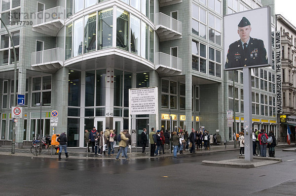 Mauermuseum im Haus am Checkpoint Charlie  Berlin  Deutschland  Europa