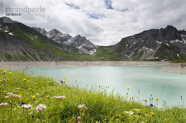 Lünersee  Bergsee und Stausee auf 1979m Höhe  Brandnertal  Vorarlberg  Österreich  Europa