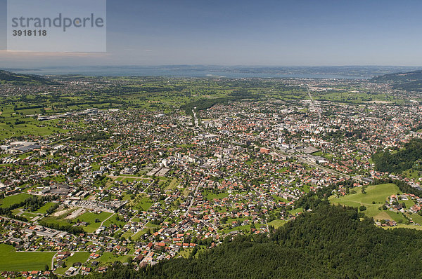 Ausblick vom Karren auf Dornbirn und den Bodensee  Dornbirn  Vorarlberg  Österreich  Europa